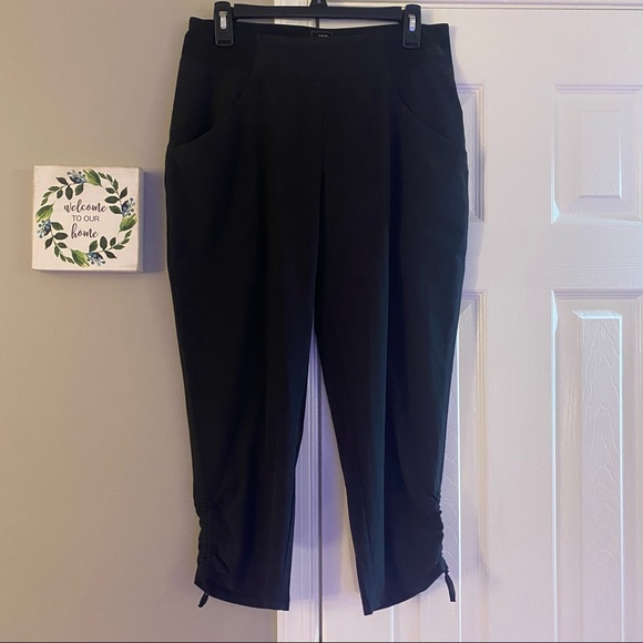 The North Face Pants - The North Face Black High Rise FlashDry Capri Pants Medium Ruched Sides Arhletic